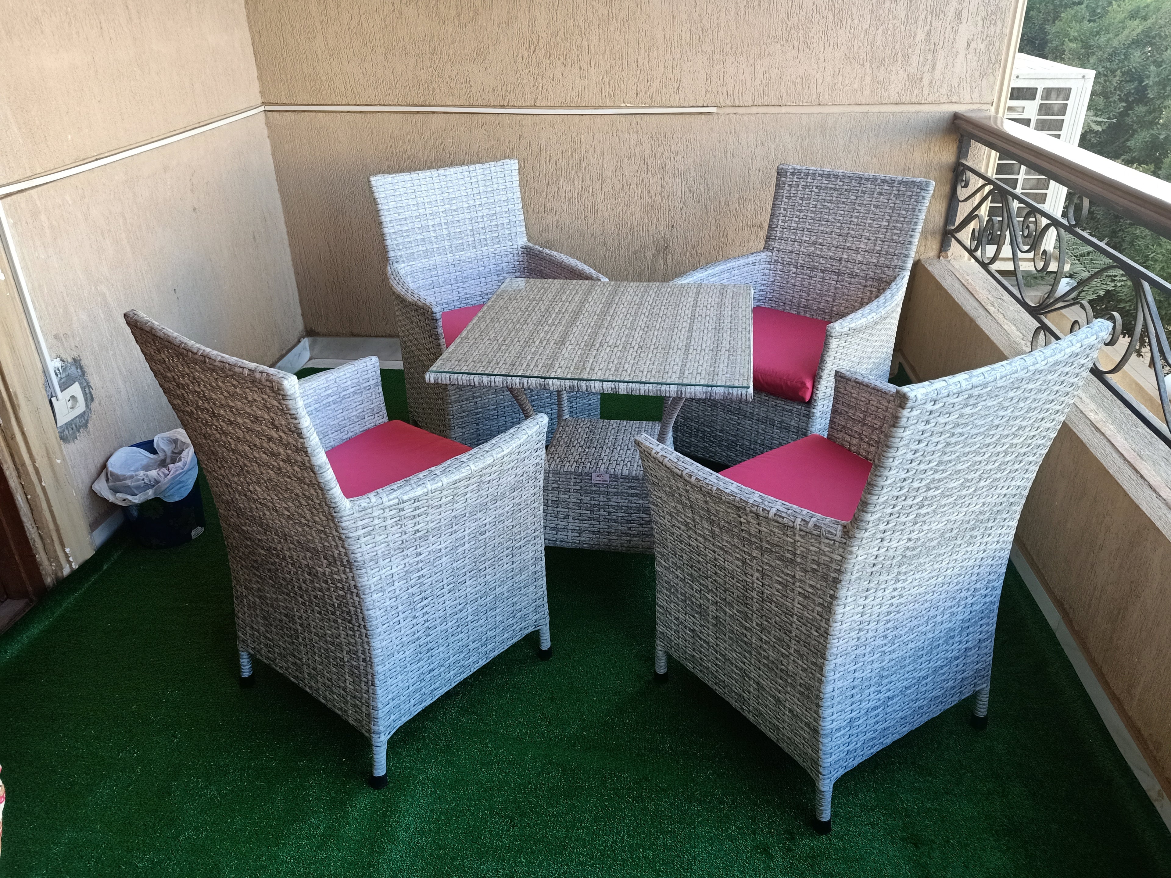 Studio rattan dining set for 4 persons